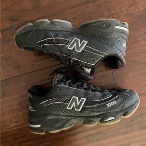 New Balance Men's Black and Gray Sneakers